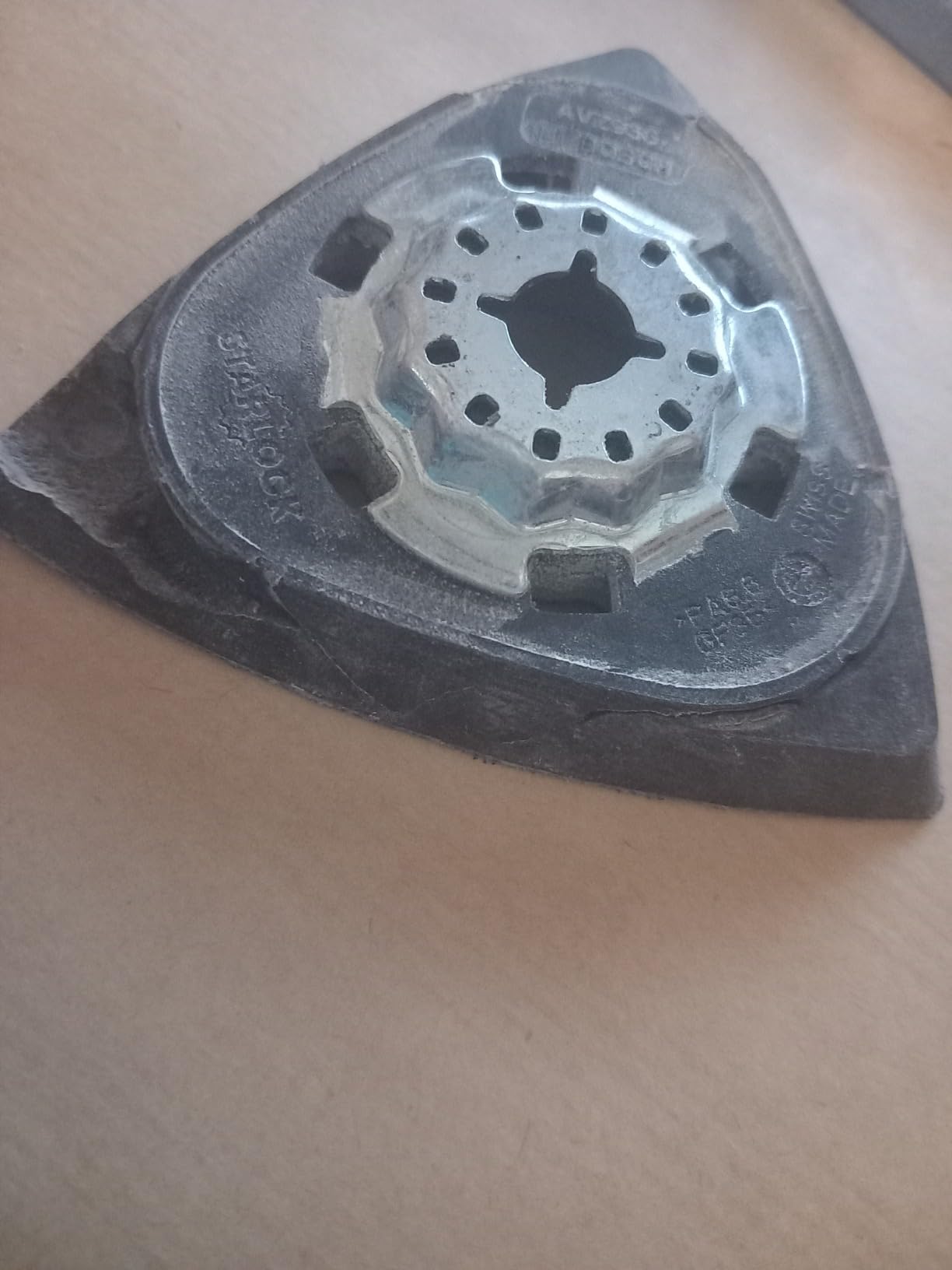 Bosch AVI 93 G plateau ponçage delta 93 mm velcro