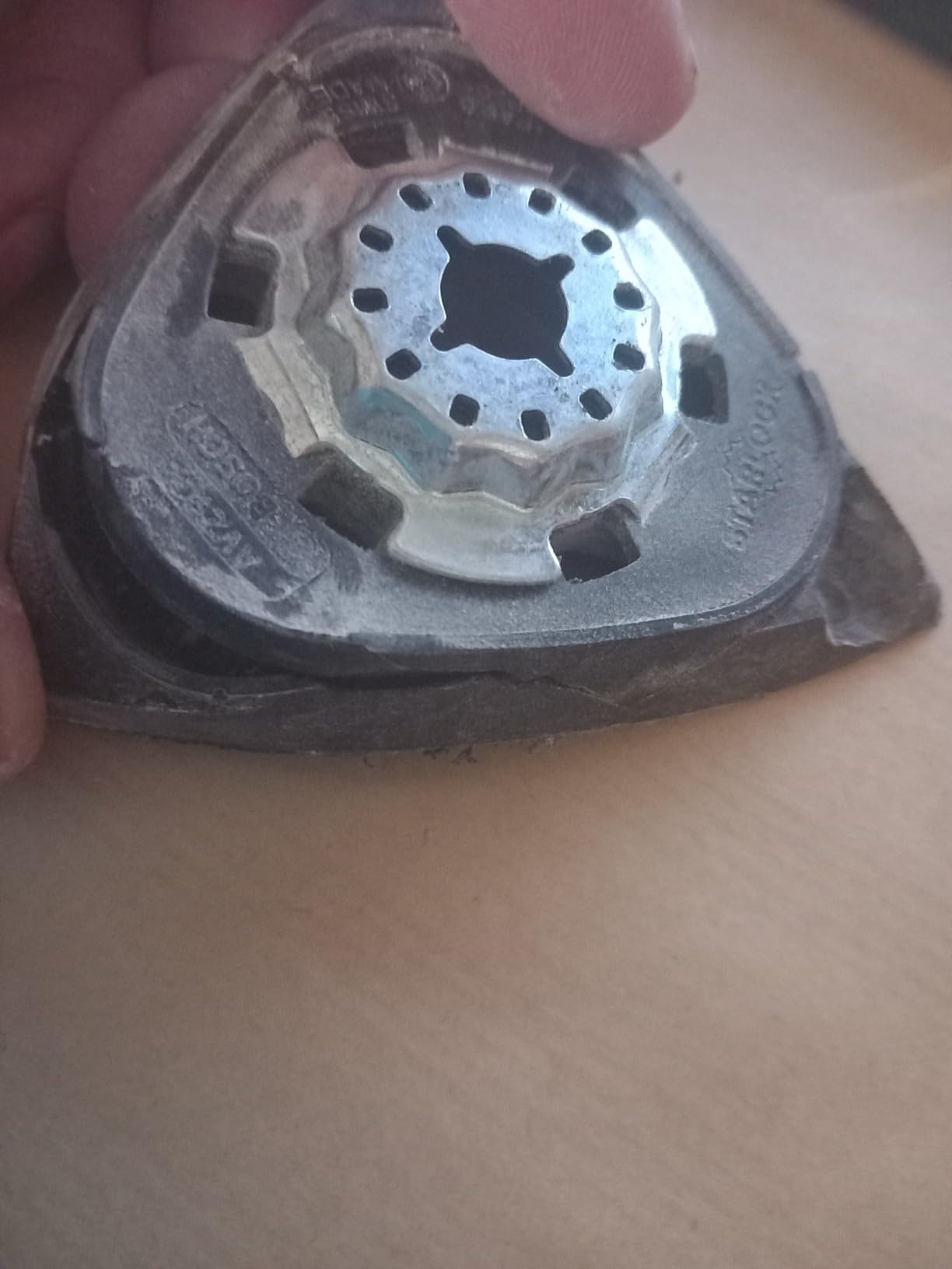Bosch AVI 93 G plateau ponçage delta 93 mm velcro
