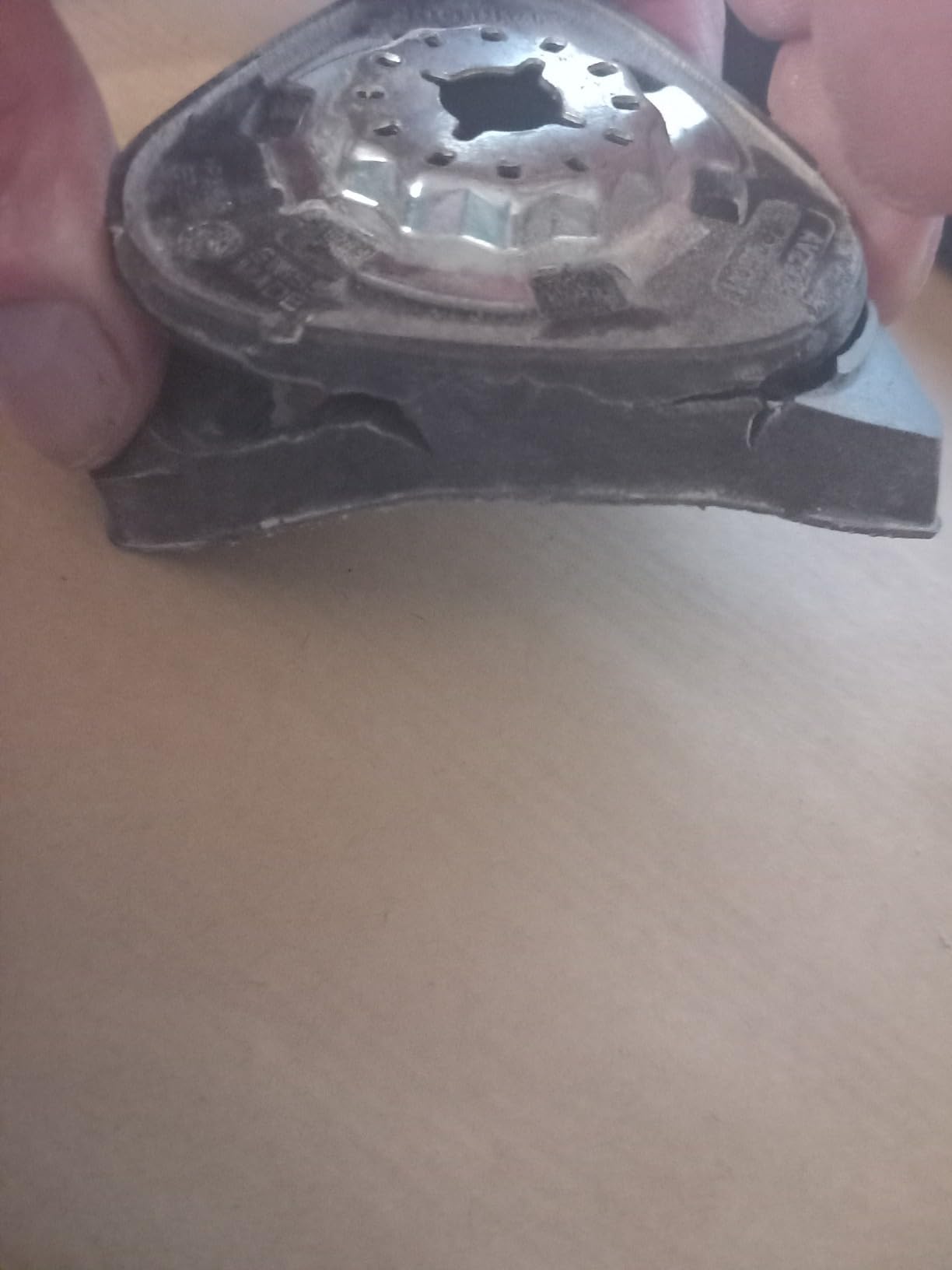 Bosch AVI 93 G plateau ponçage delta 93 mm velcro