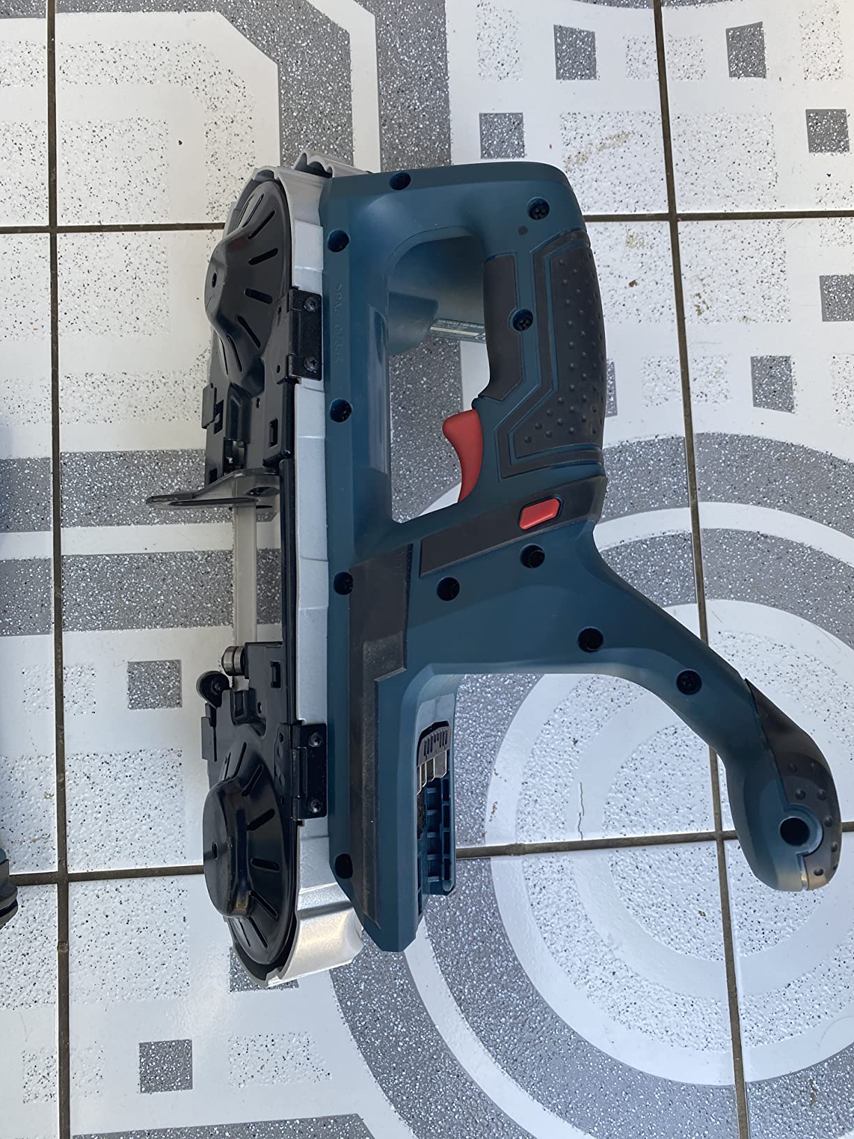 Bosch GCB 18V-63 scie à ruban 18V solo carton métal