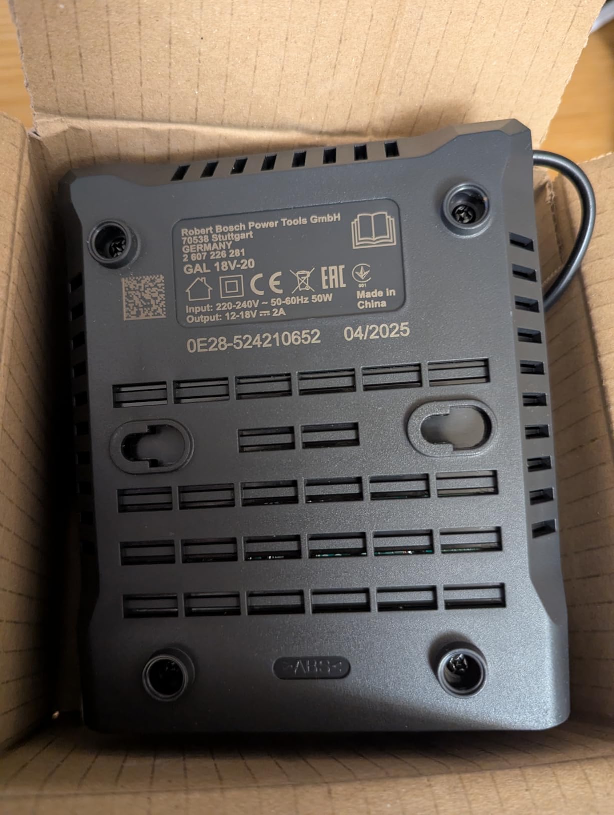 Bosch GAL 18V-40 chargeur rapide batterie 18V 4A