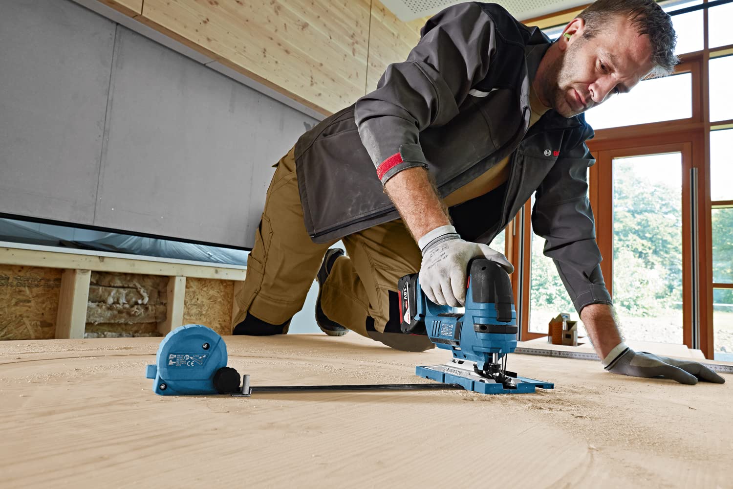 Bosch GST 18 V-LI B Scie Sauteuse Sans Fil 120 mm L-BOXX