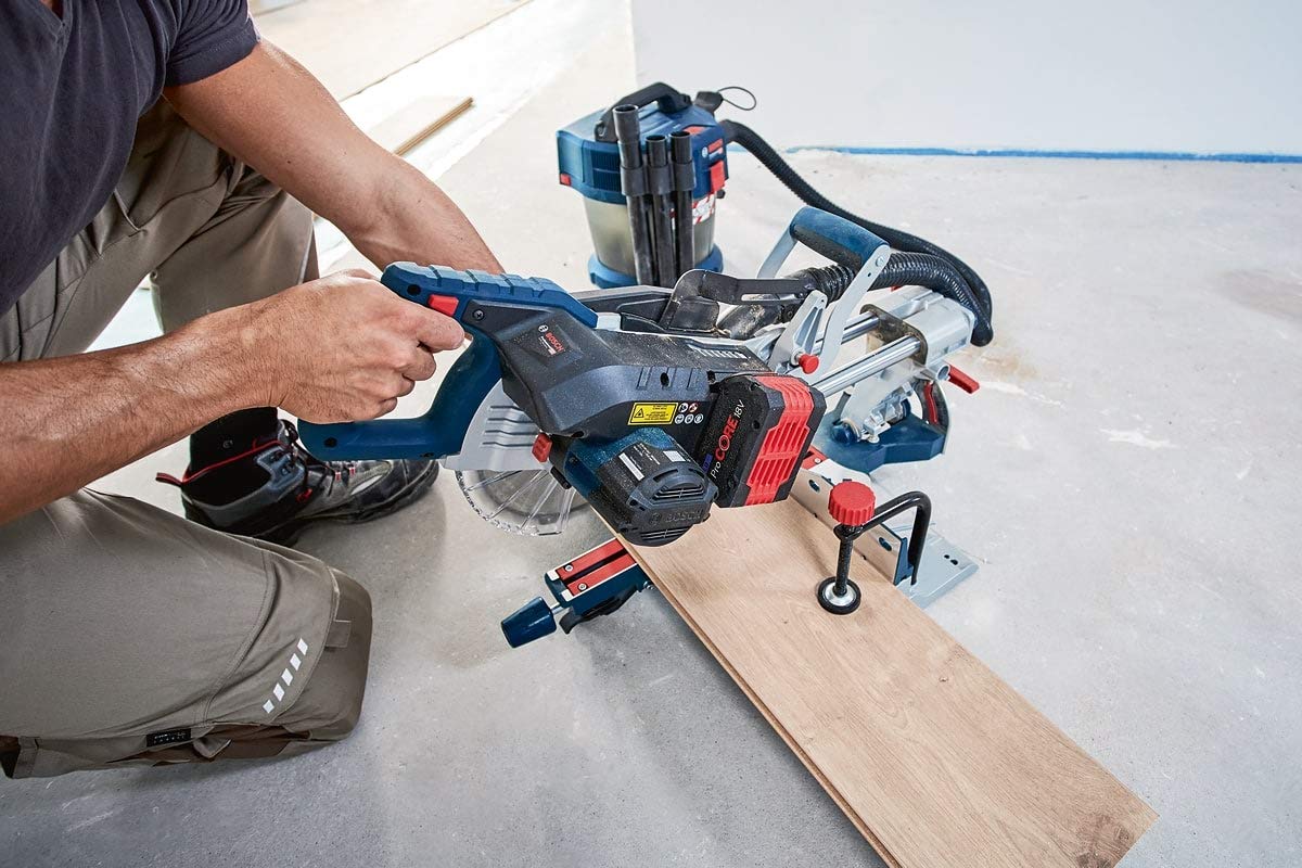 Bosch GCM 18V-216 scie à onglets radiale 216 mm solo
