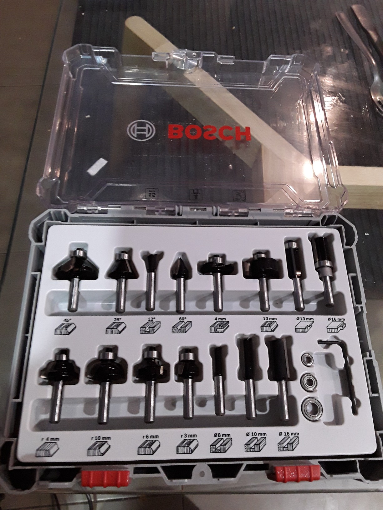Bosch PRO kit fraises mixtes bois 15 pcs 8 mm