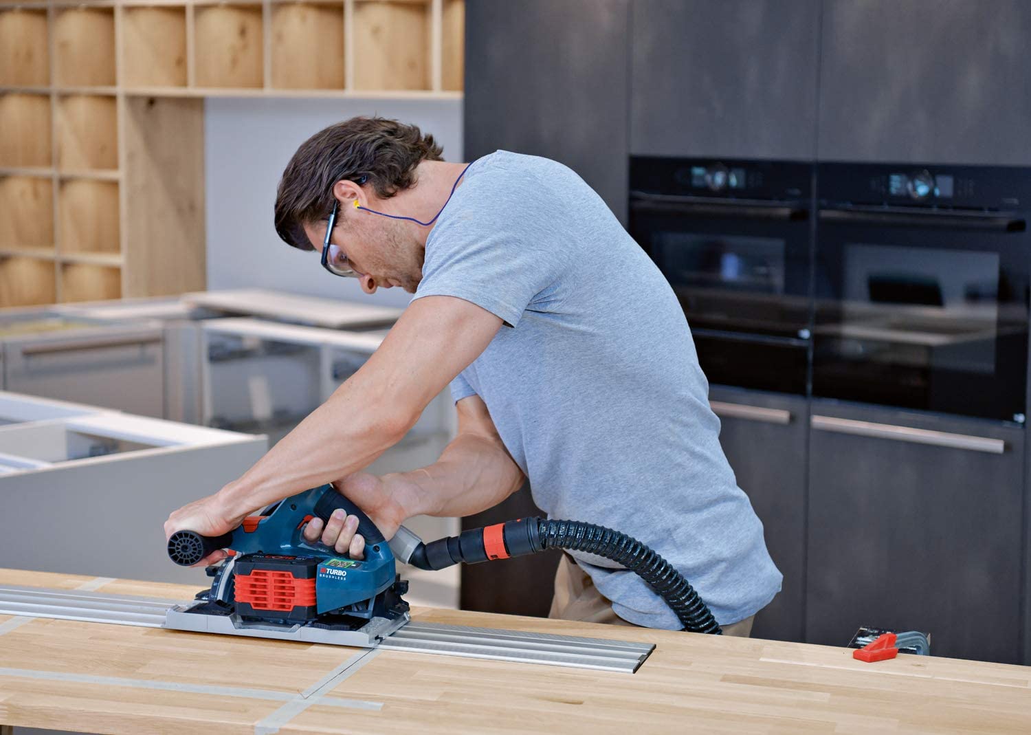Bosch GKT 18V-52 GC scie plongeante sans fil 140 mm