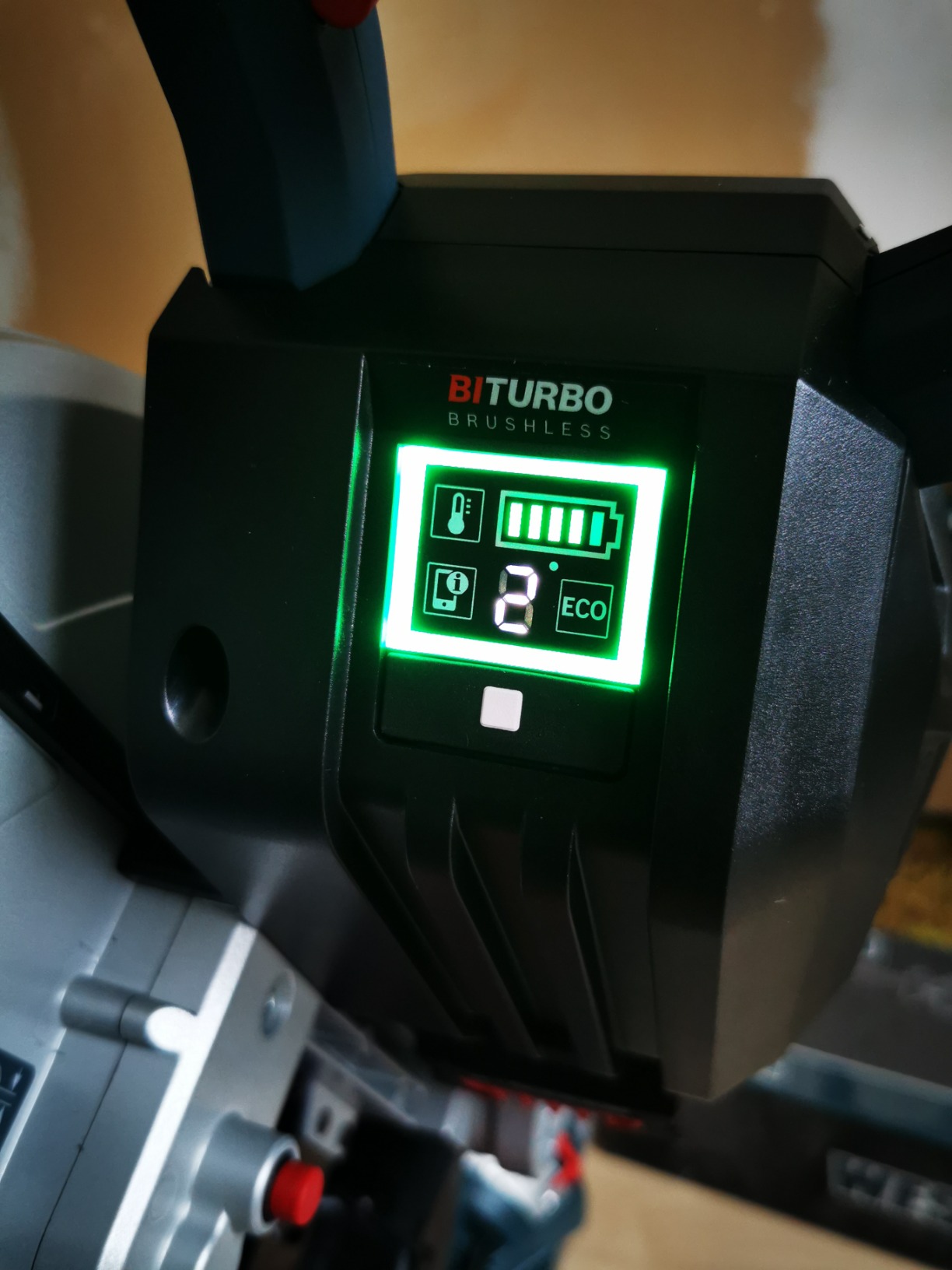Bosch Scies GCM 18V-305 GDC scie à onglets BITURBO
