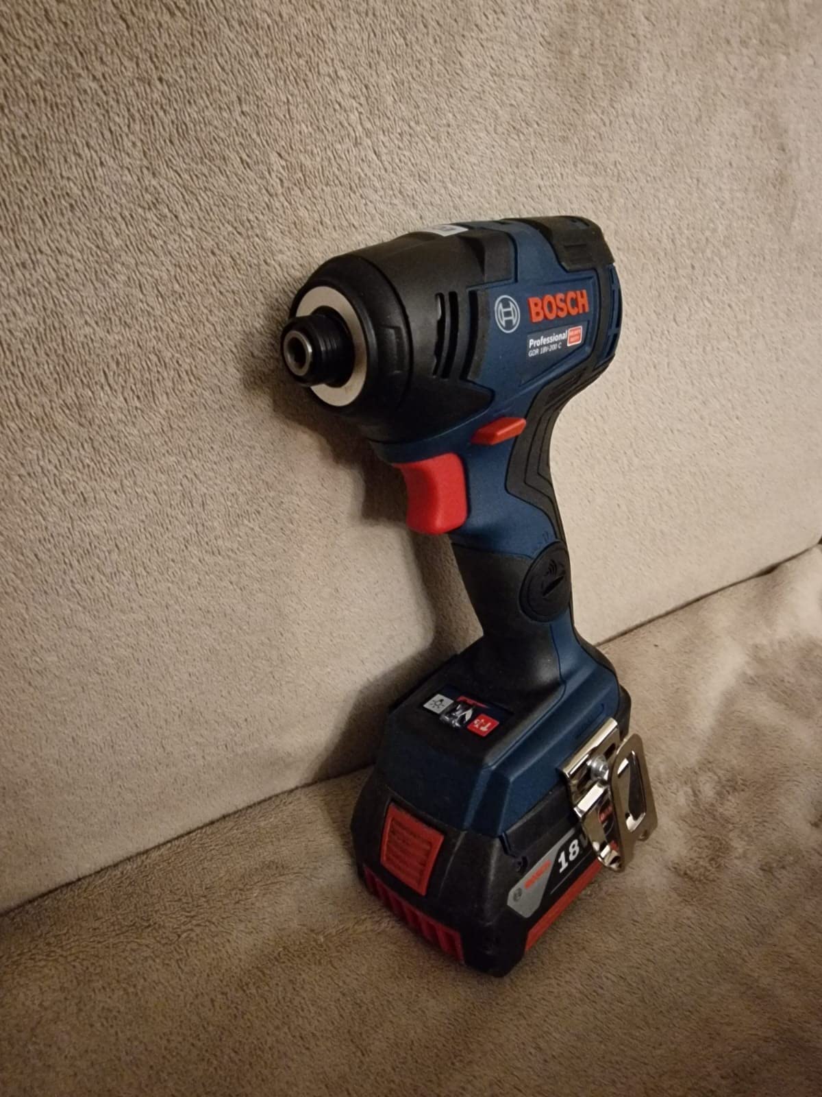 Bosch GDR 18V-200 C Visseuse à Chocs 18V Solo L-BOXX