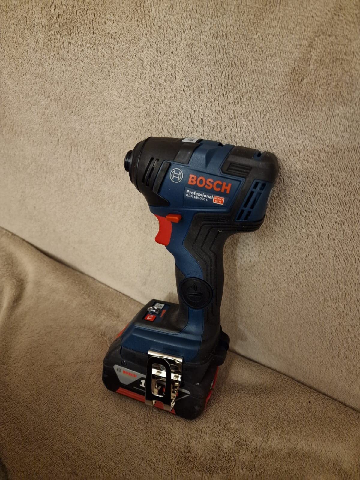 Bosch GDR 18V-200 C Visseuse à Chocs 18V Solo L-BOXX