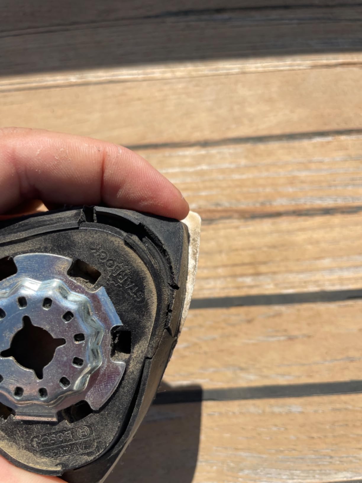 Bosch AVI 93 G plateau ponçage delta 93 mm velcro