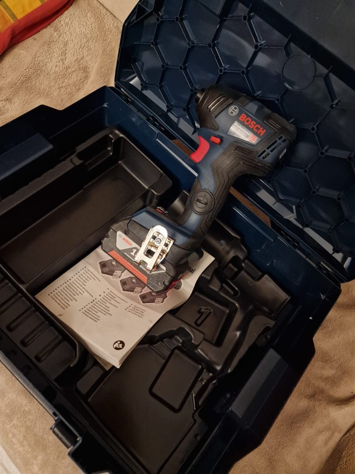 Bosch GDR 18V-200 C Visseuse à Chocs 18V Solo L-BOXX