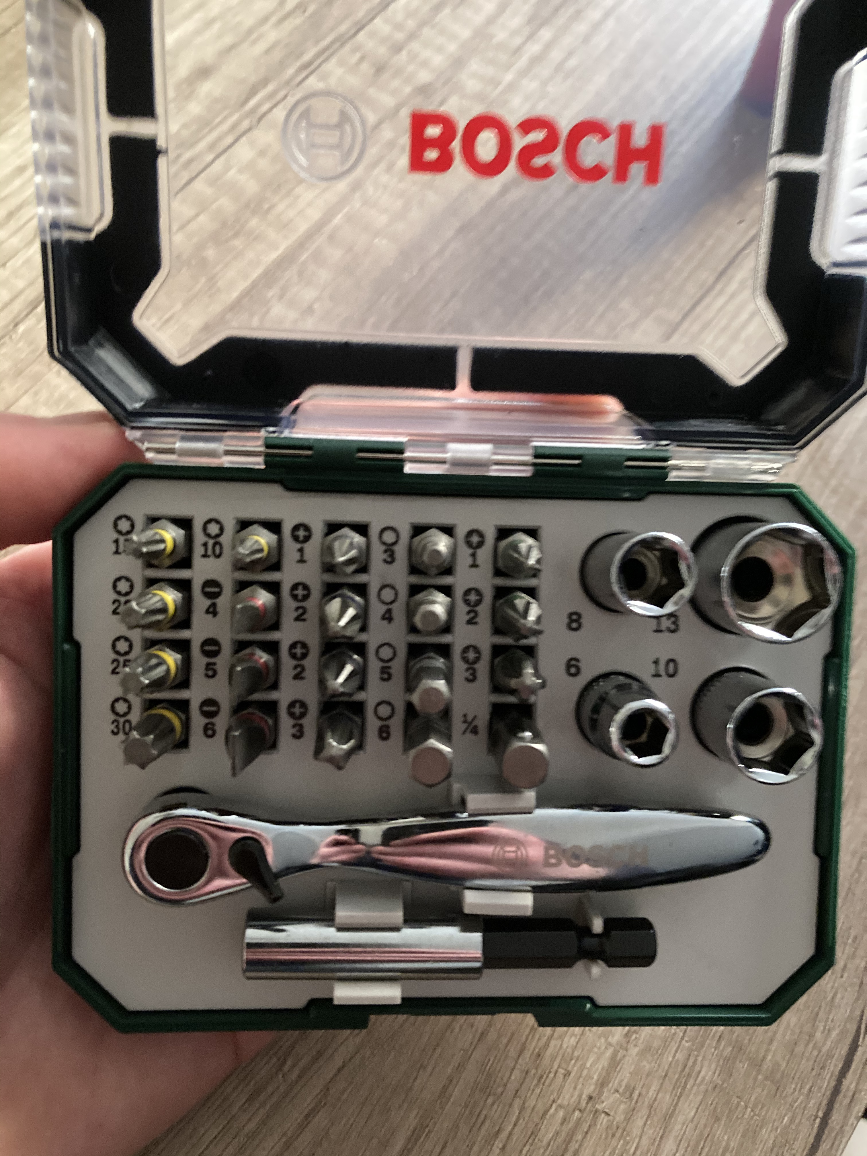 Bosch Jeu 26 embouts tournevis extra dur + cliquet