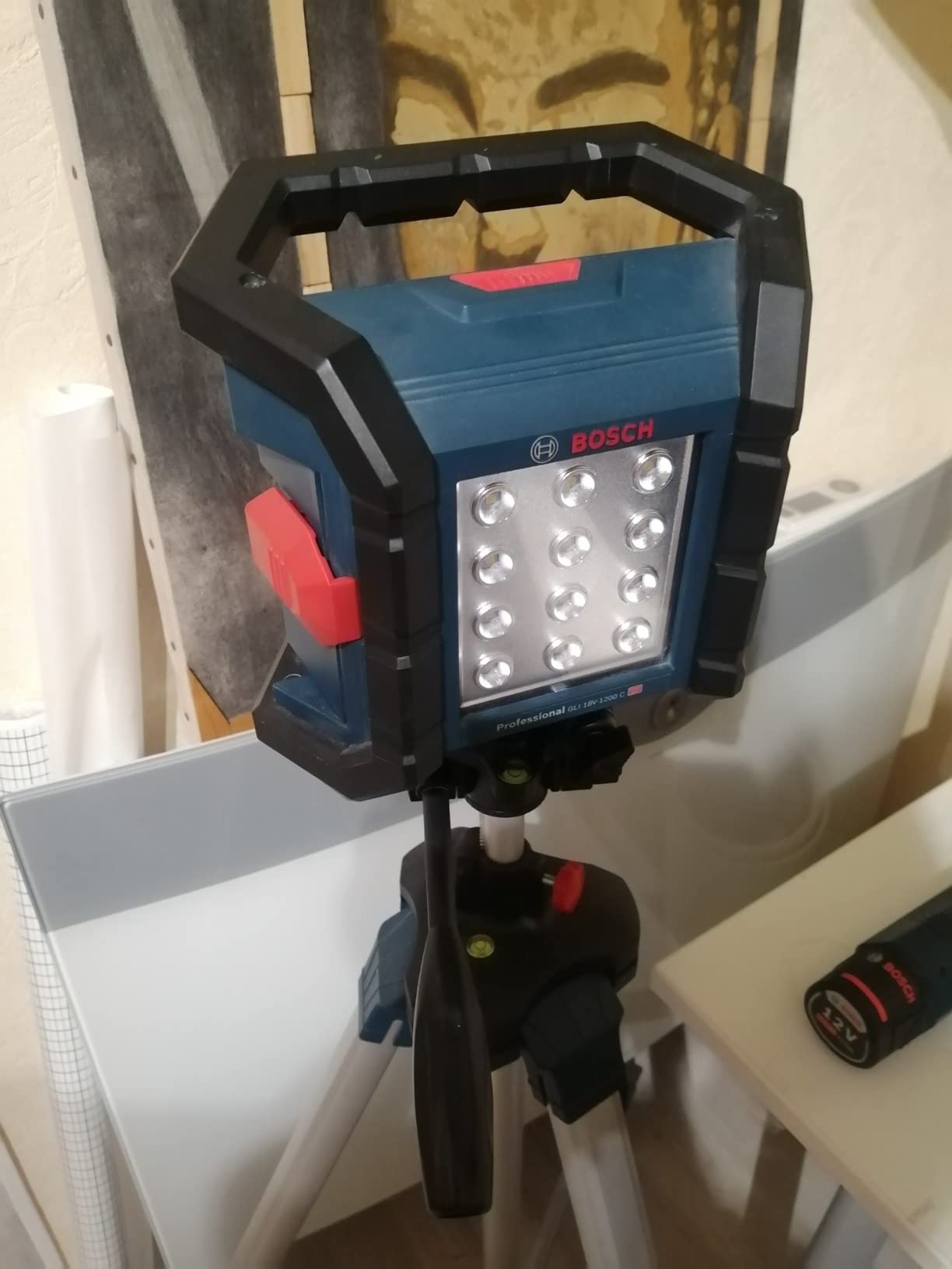 Bosch GLI 18V-1200 C projecteur chantier LED 1200 lm
