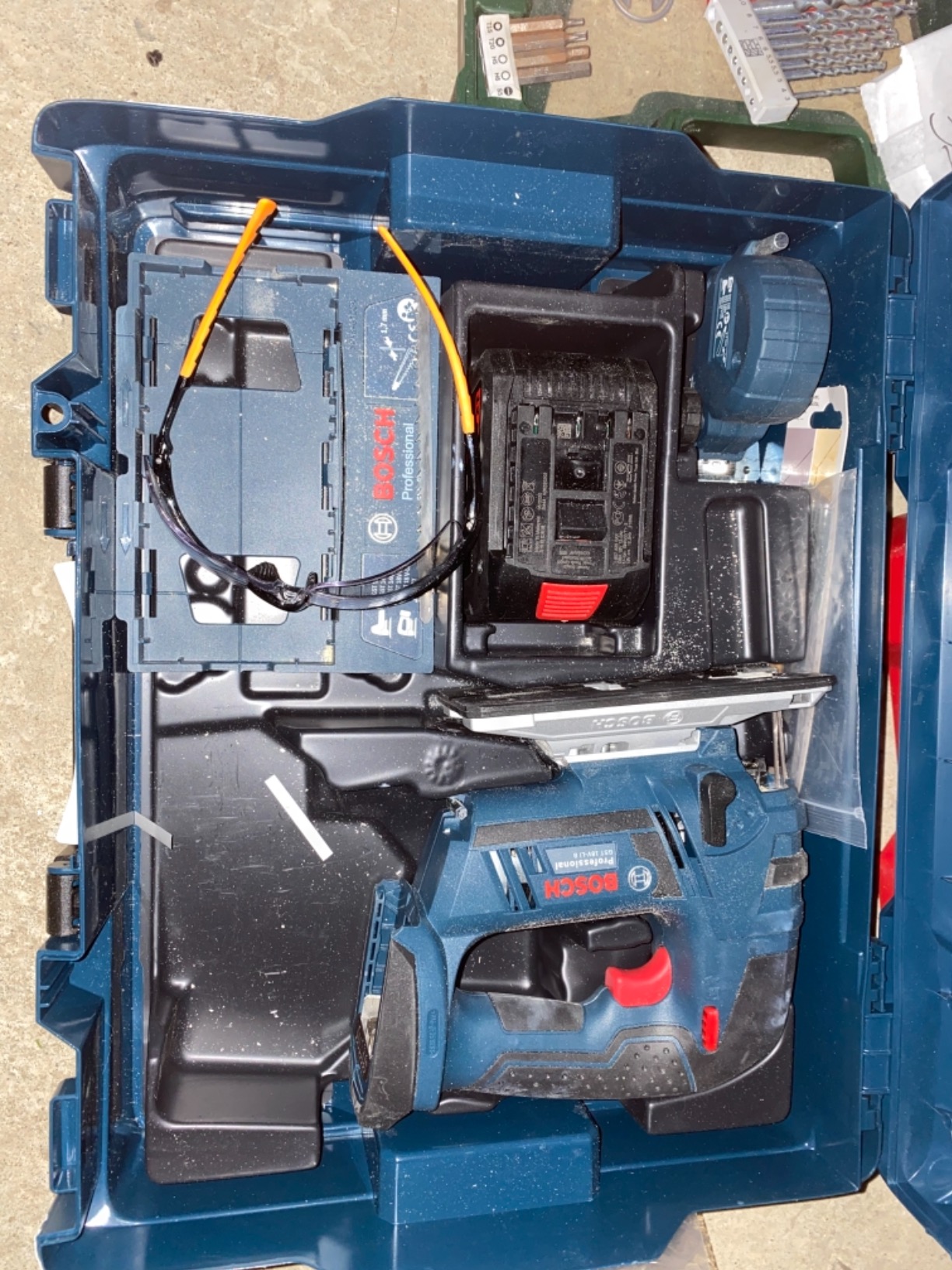 Bosch GST 18 V-LI B Scie Sauteuse Sans Fil 120 mm L-BOXX