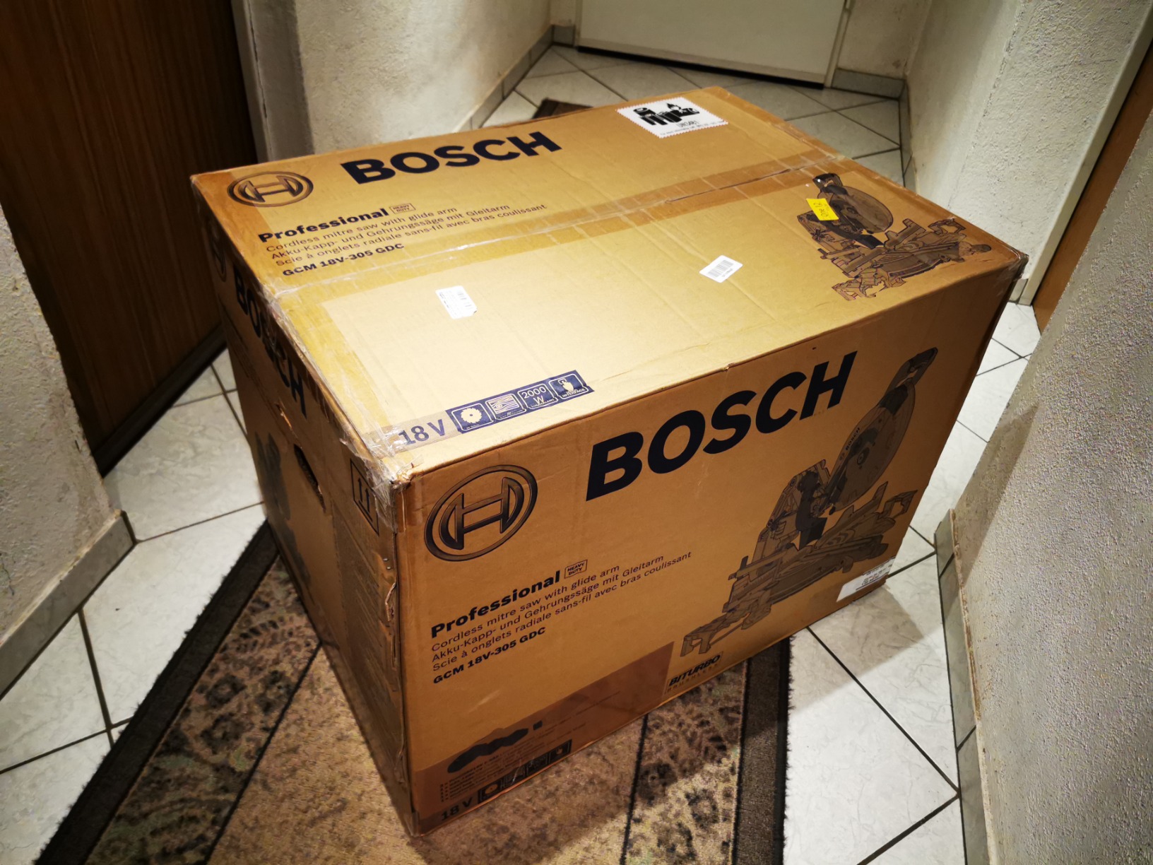 Bosch Scies GCM 18V-305 GDC scie à onglets BITURBO
