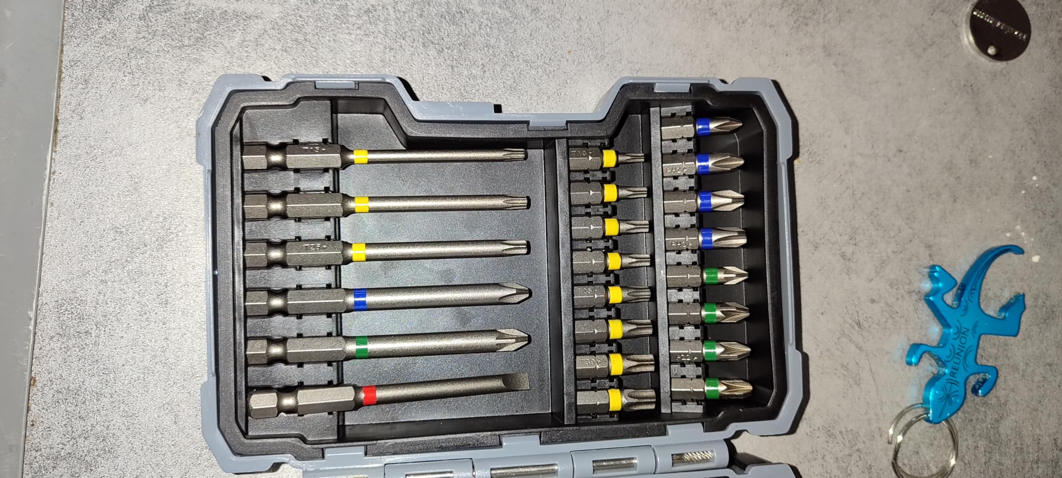 Bosch coffret embouts douilles 43 pièces acier S2 PH PZ Torx