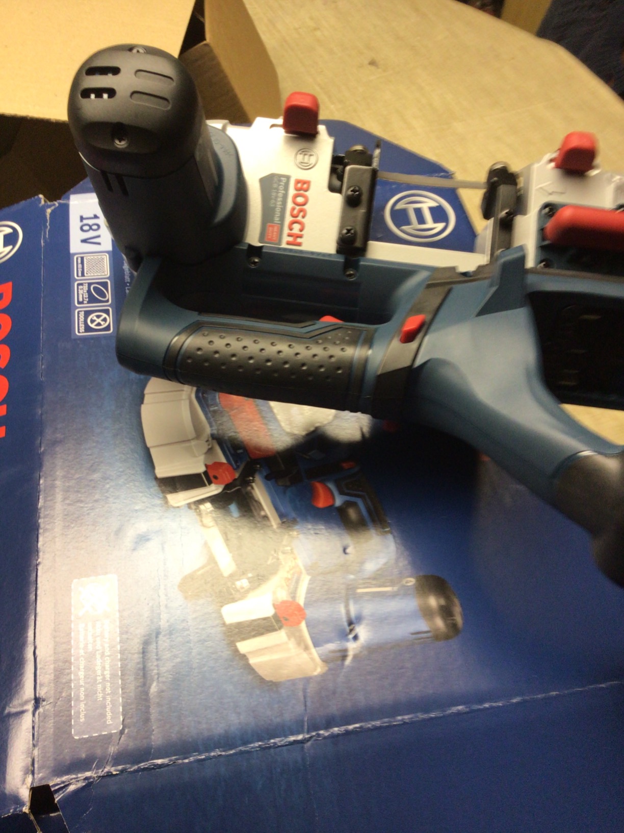 Bosch GCB 18V-63 scie à ruban 18V solo carton métal