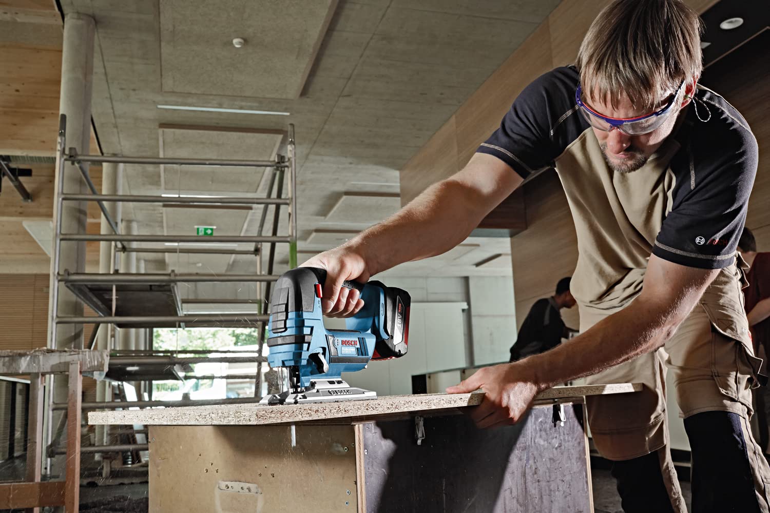 Bosch GST 18 V-LI B Scie Sauteuse Sans Fil 120 mm L-BOXX