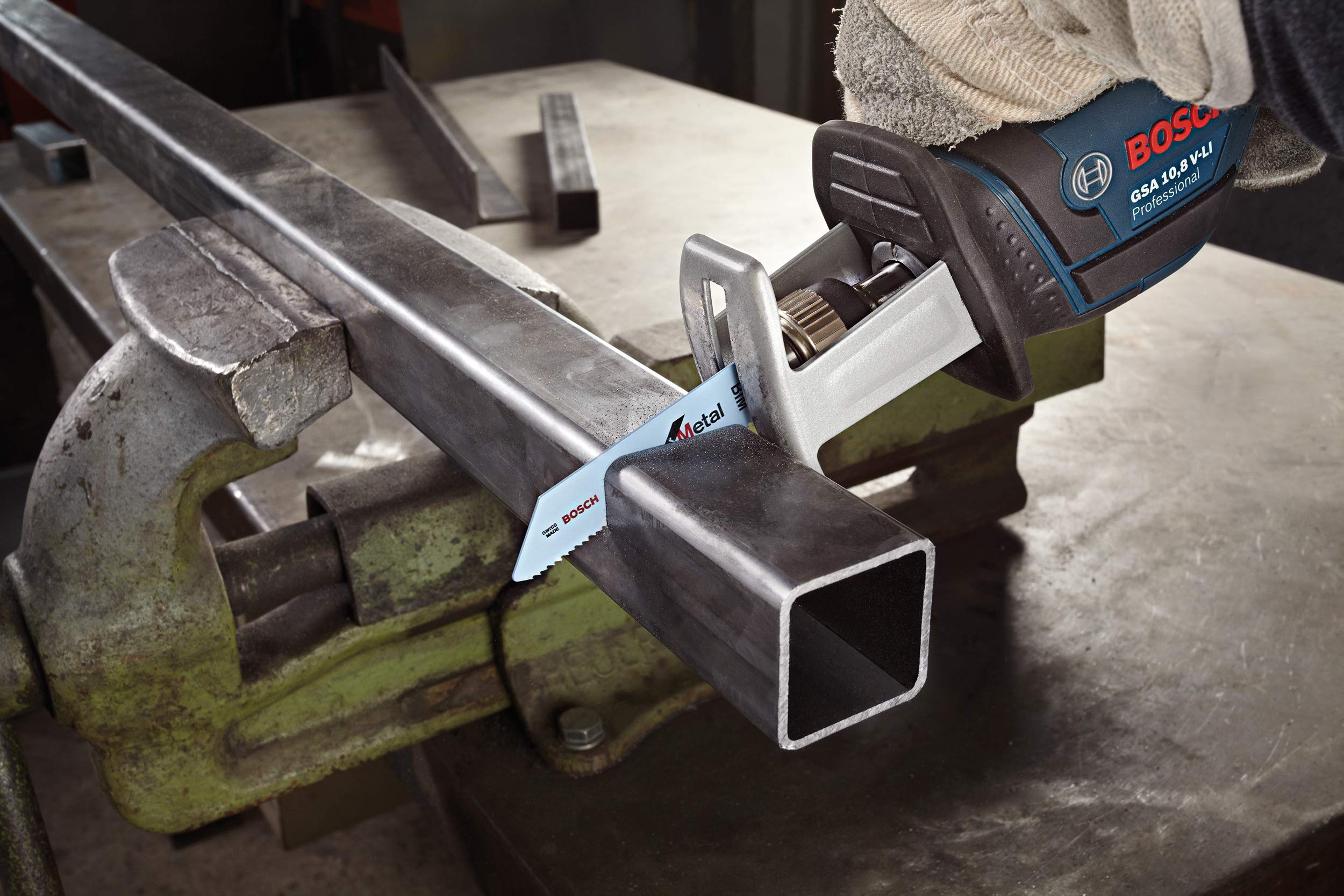 Bosch GSA 1100 E scie sabre 1100W + 15 lames