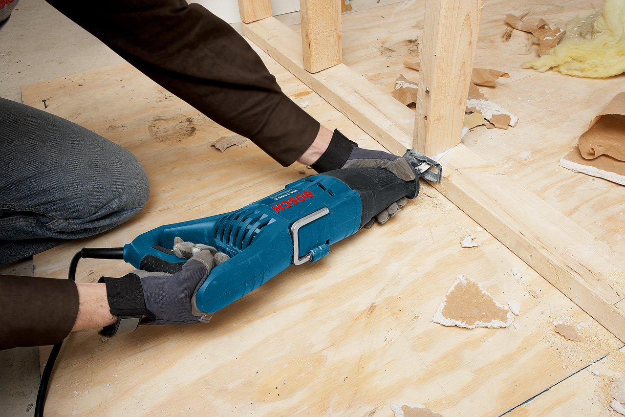 Bosch GSA 1100 E scie sabre 1100W + 15 lames