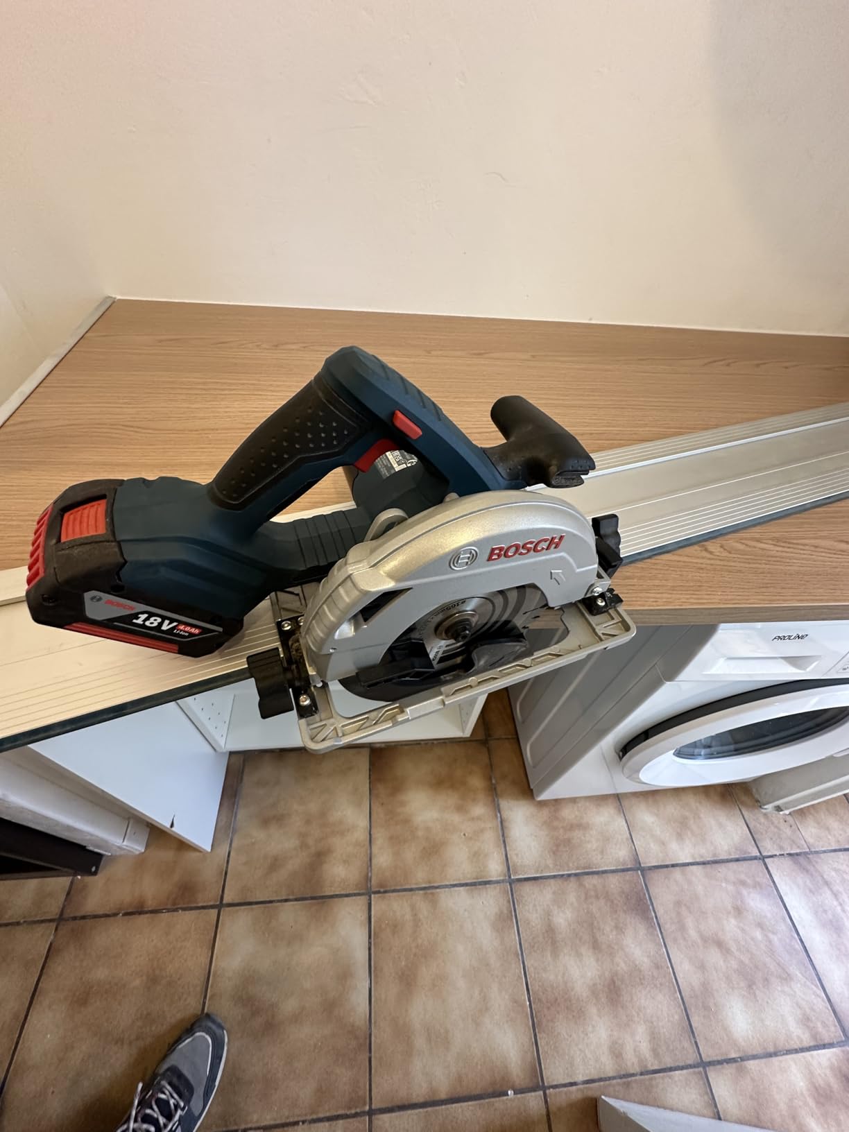 Bosch Professional GKS 18V-57 G scie circulaire sans fil 2x4,0 Ah