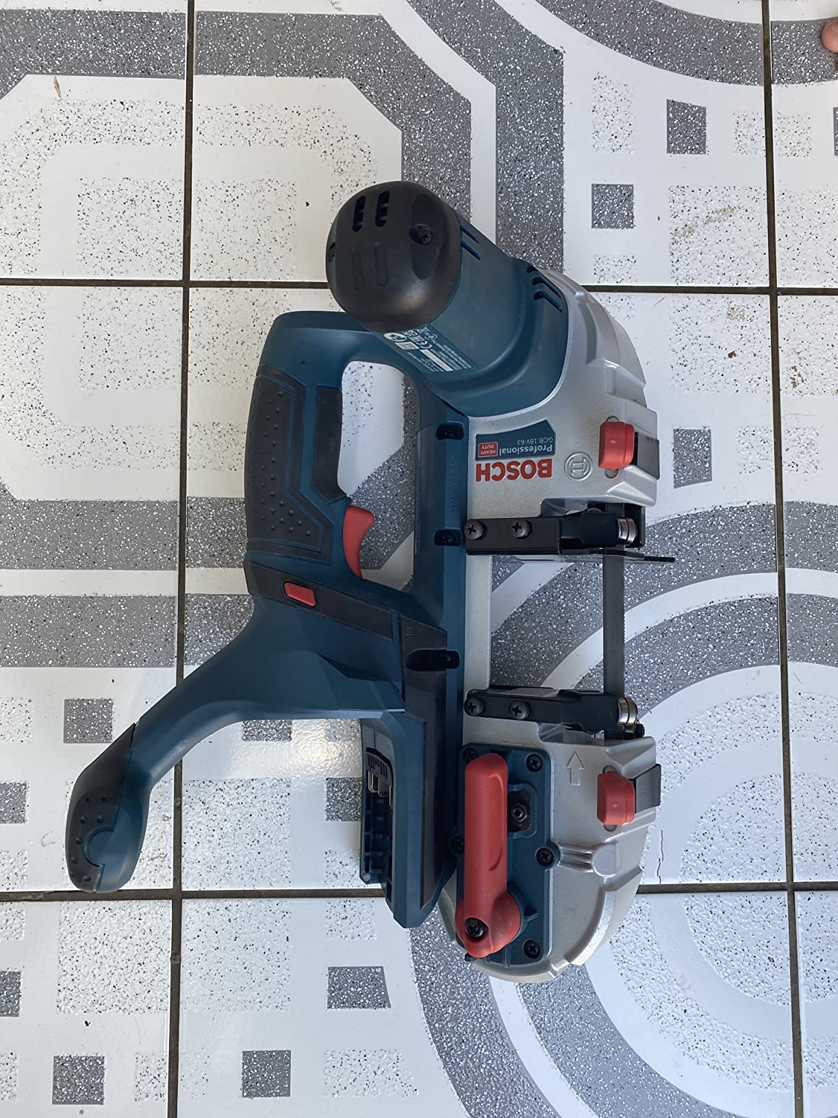 Bosch GCB 18V-63 scie à ruban 18V solo carton métal