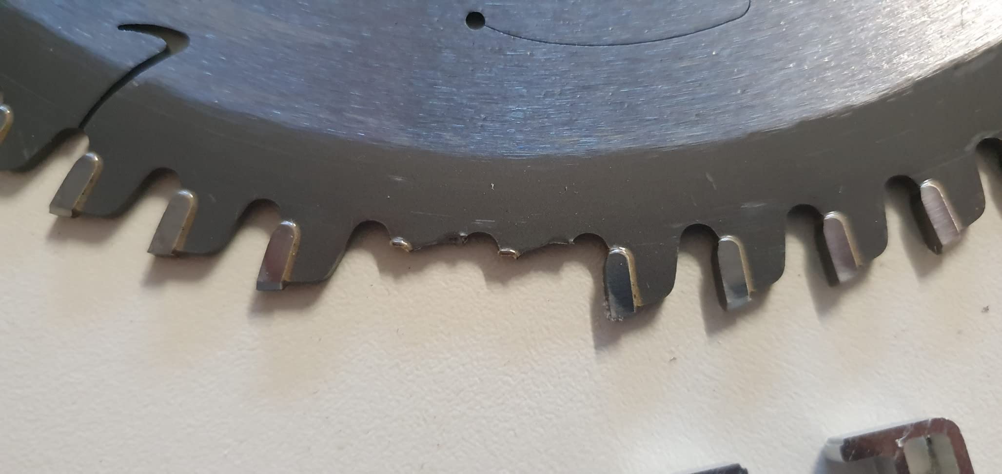 Bosch Expert lame scie circulaire alu 216 mm 64 dents