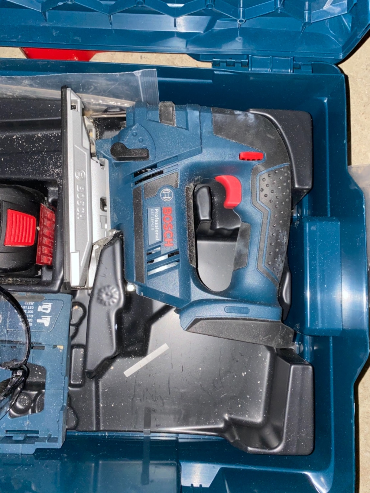 Bosch GST 18 V-LI B Scie Sauteuse Sans Fil 120 mm L-BOXX