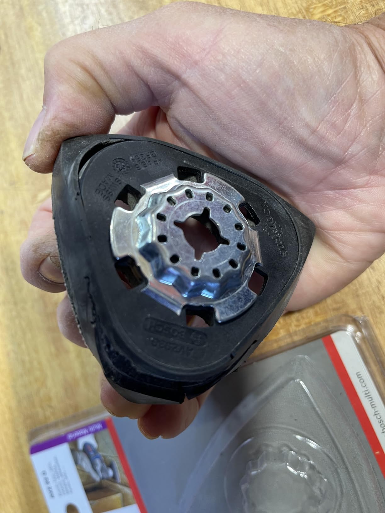 Bosch AVI 93 G plateau ponçage delta 93 mm velcro