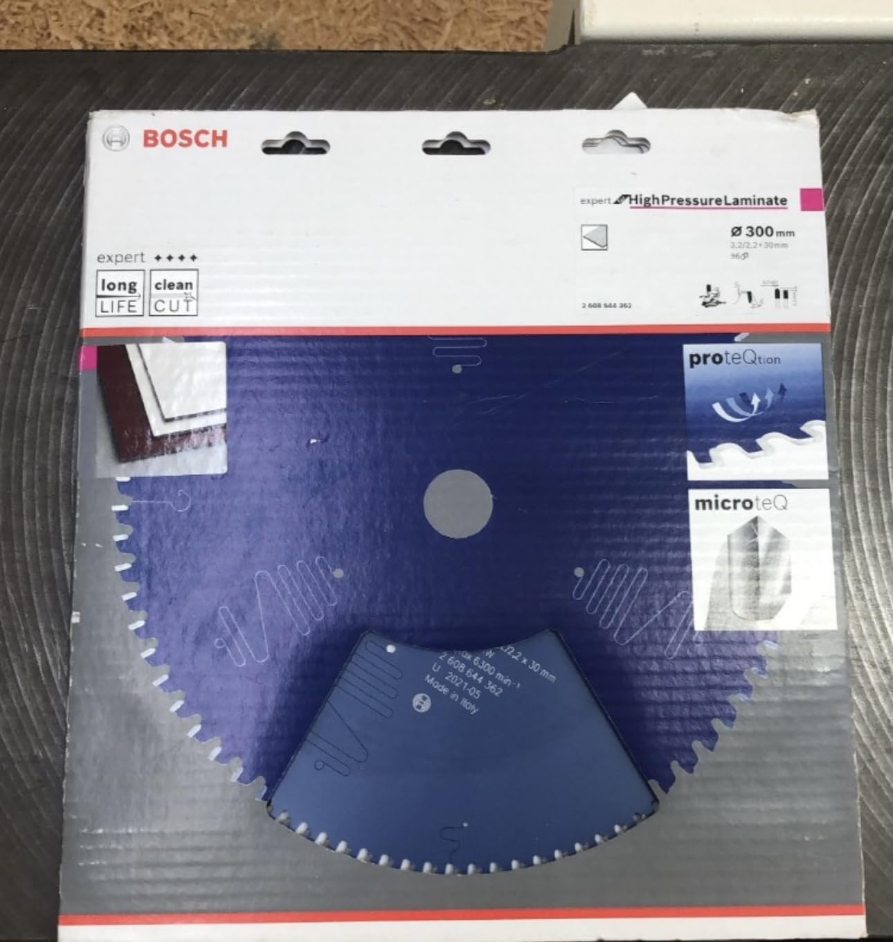 Bosch EXPERT lame scie 216x30 mm 64 dents stratifié